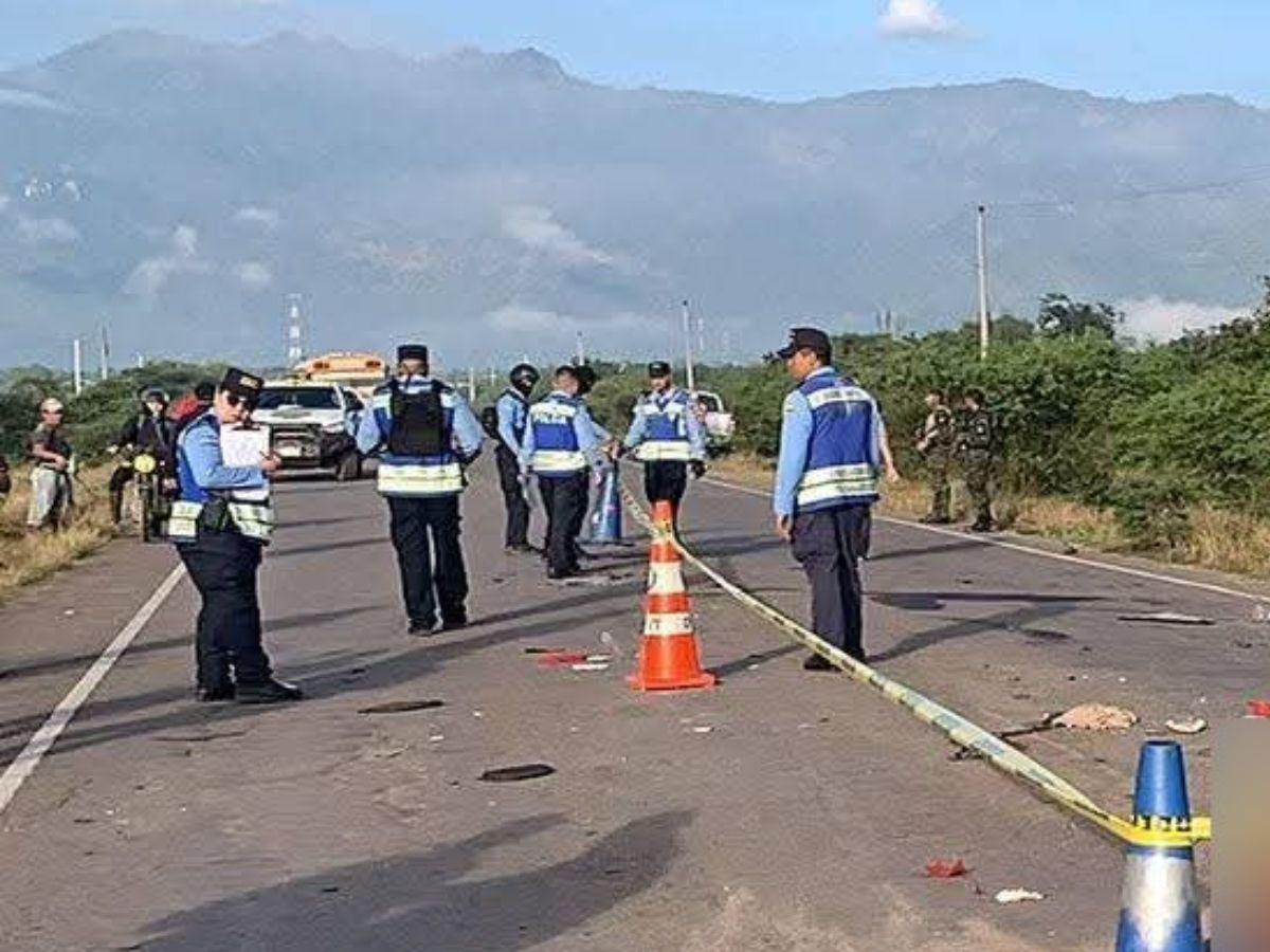 Padre e hijo mueren tras impactar con pick-up en Olanchito: las dolorosas imágenes