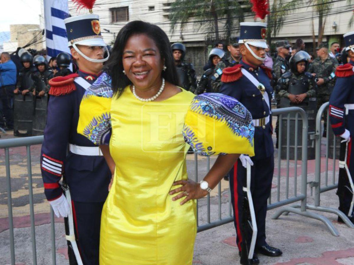 Coloridos y elegantes: así lucieron diputadas y diputados en la toma de posesión de Asfura