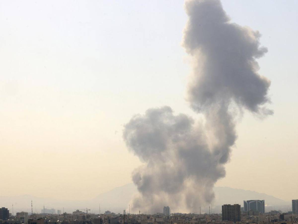 Escala la tensión: Irán sacudido por ataque conjunto de Estados Unidos e Israel