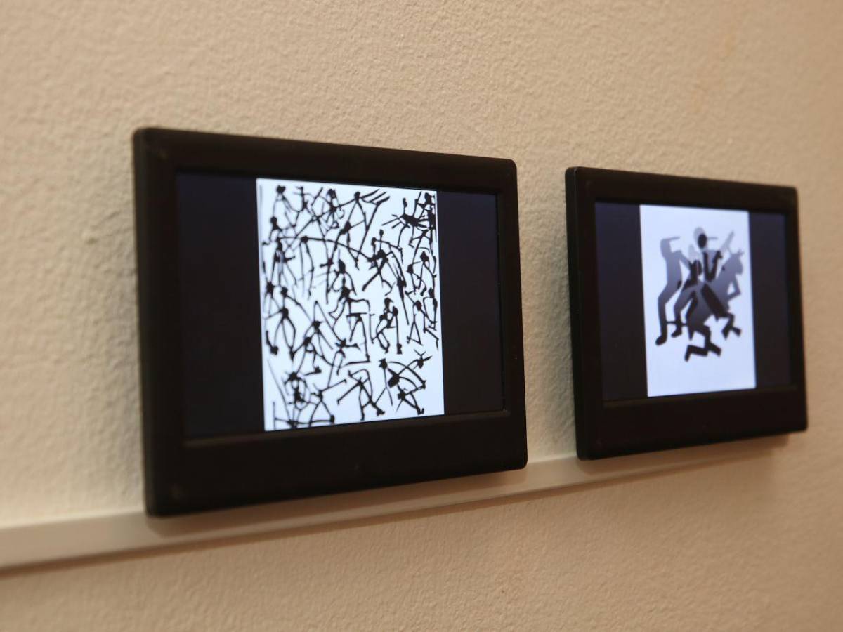 Nube negra: Un bivaque surrealista de 30,000 mariposas de papel invaden el MIN