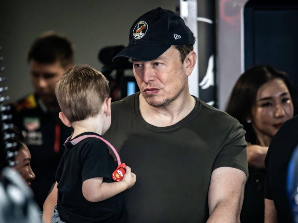Elon Musk acusa a Ashley St. Clair de querer transicionar a su hijo de un año