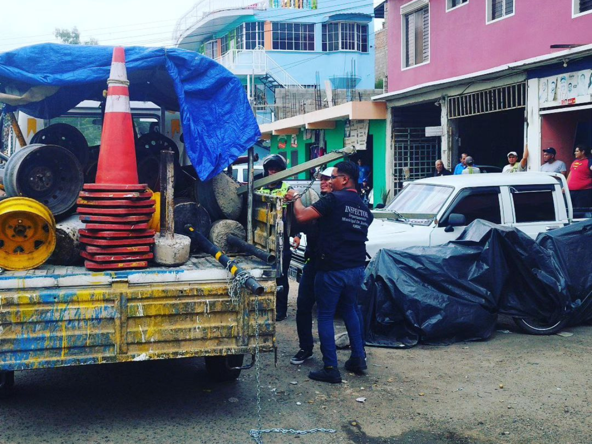 Vecinos que se adueñen de la vía pública serán sancionados