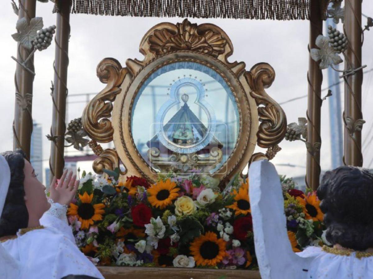 Así se lleva a cabo la peregrinación de la Vigen de Suyapa en la capital