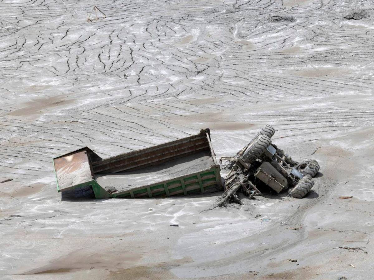 Destrucción en Nepal: riada suma más de 800 muertos y llegan rescatistas internacionales