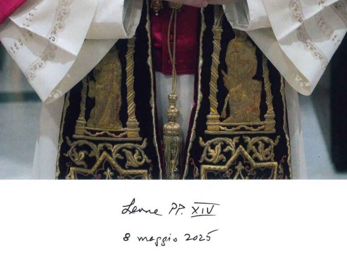 Retrato, firma y escudo: el Vaticano publica los nuevos símbolos de León XIV