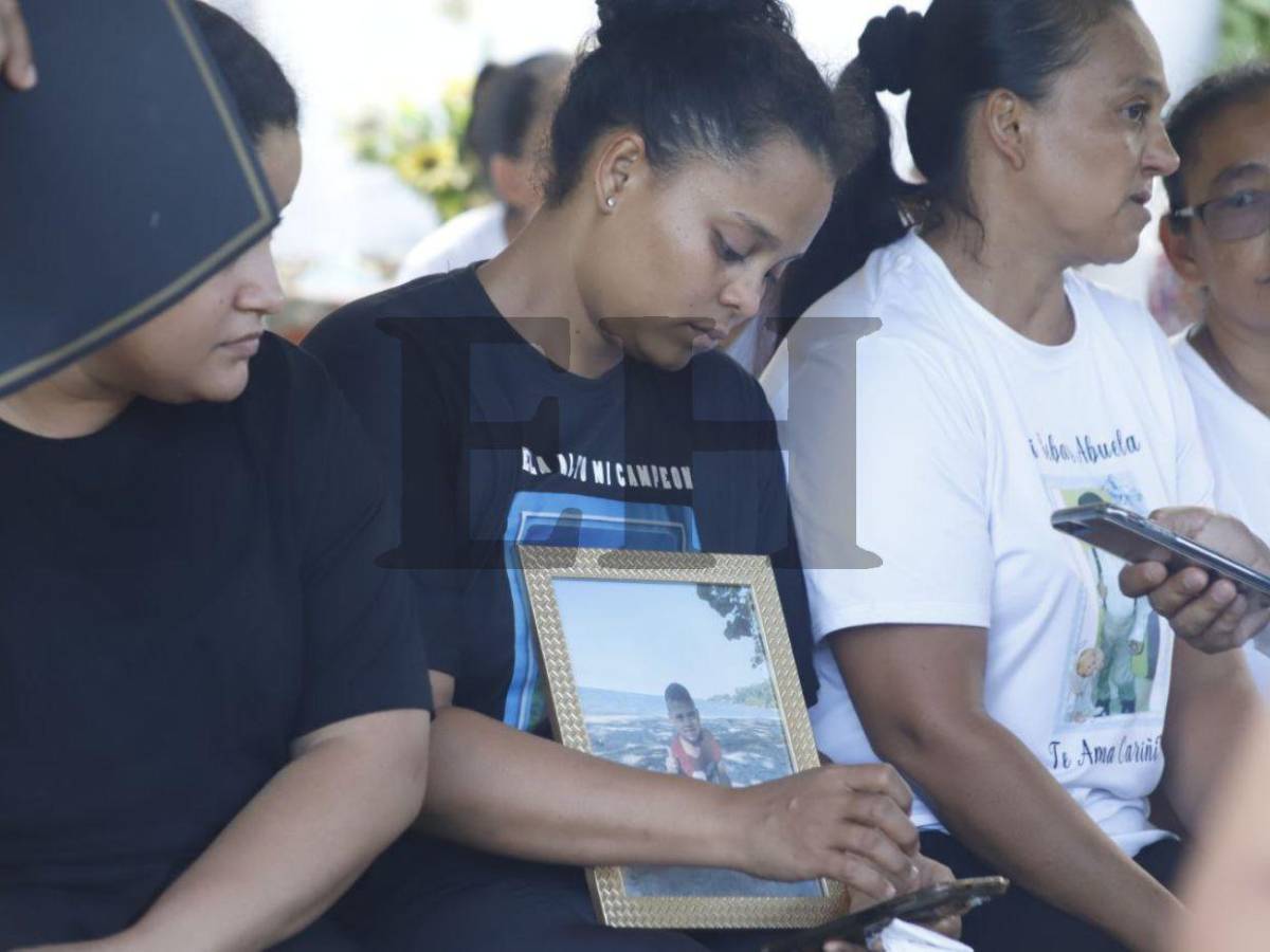 Con multitudinario entierro dan último adiós a Sebastián Serrano, menor muerto en accidente en Omoa