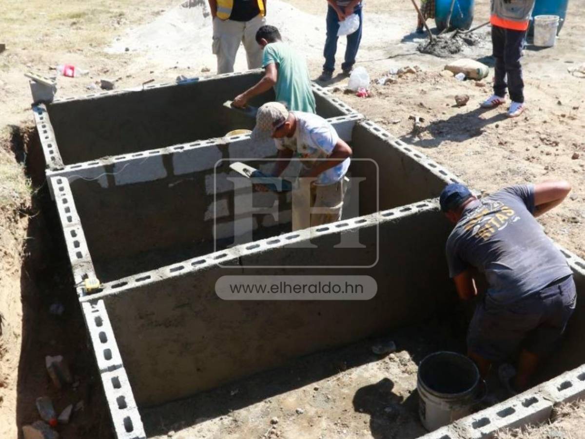 El último adiós: una sola fosa recibió a las seis víctimas del incendio en SPS