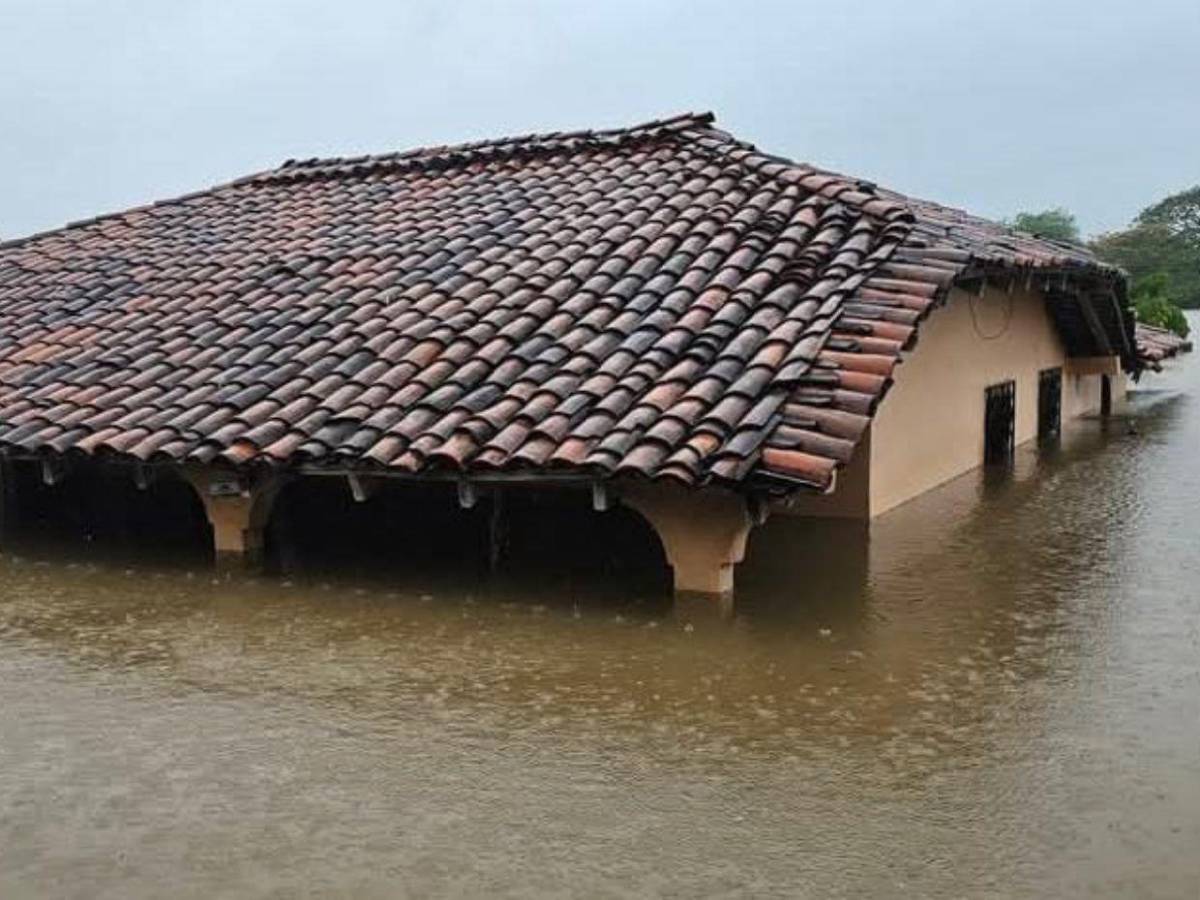 El Cubulero bajo el agua tras lluvias recientes; son al menos 63 viviendas inundadas