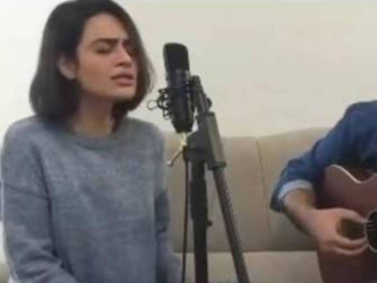 Hiva Seyfizadeh, cantante iraní condenada a 4 años de prisión por cantar ante hombres