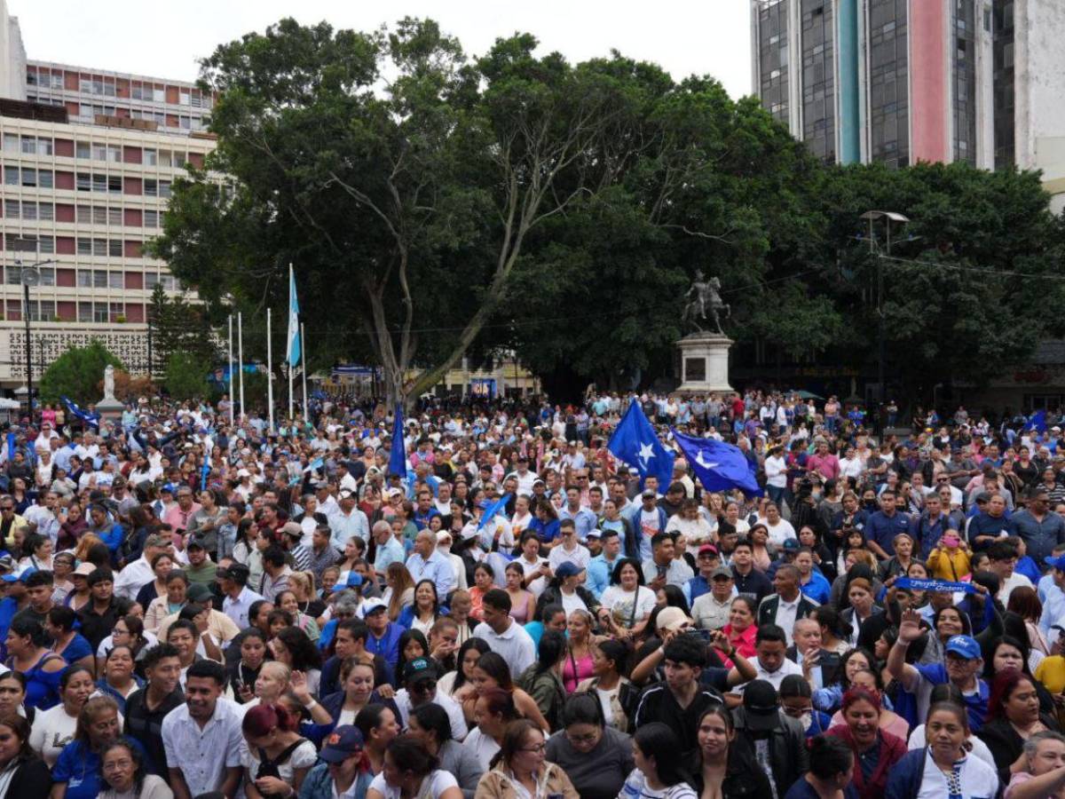 Sin shows culturales ni artísticos: así asumió la presidencia Nasry Asfura