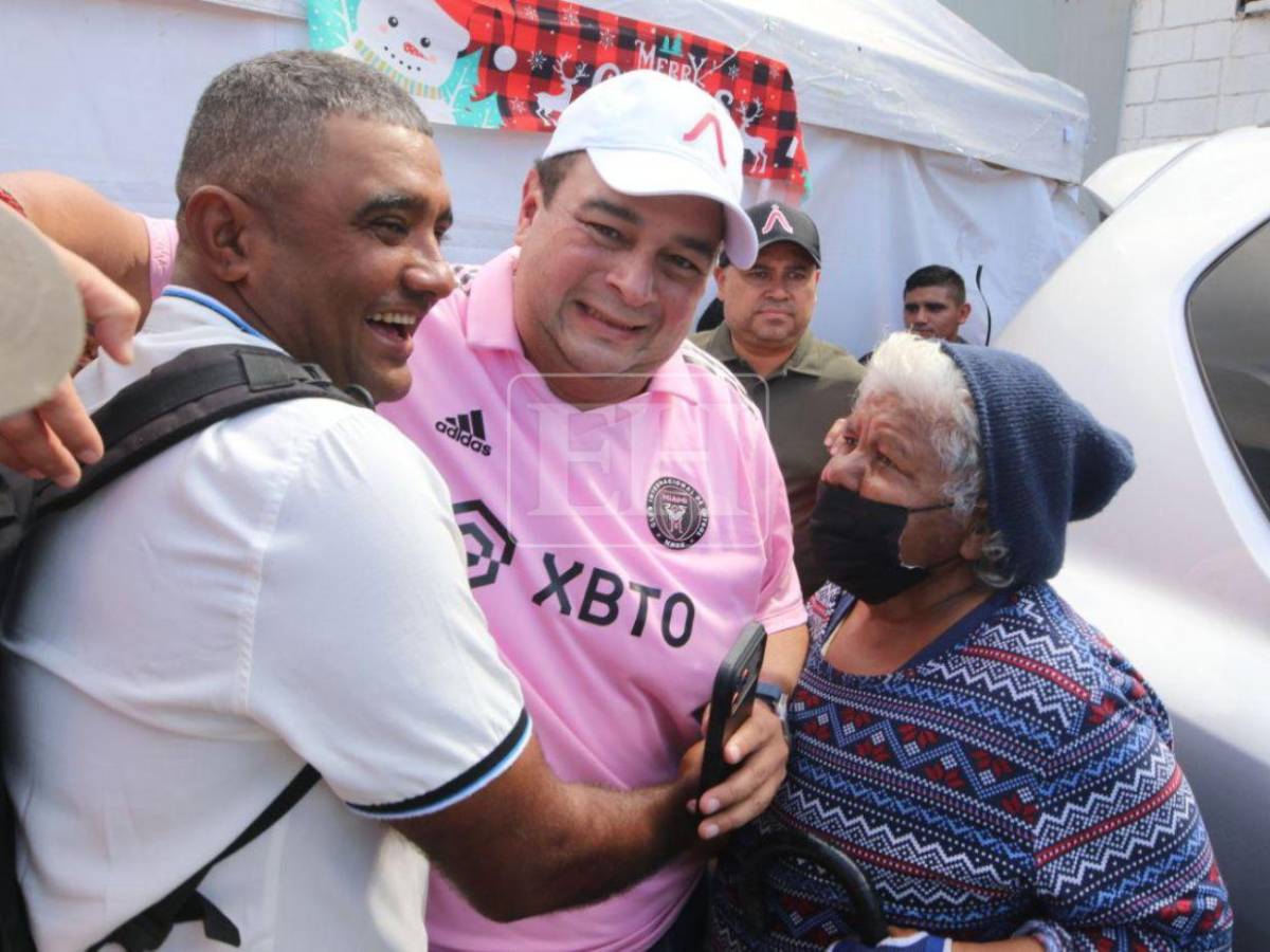 Así es el campamento improvisado de Jorge Aldana en las afueras del Infop para pedir revisión acta por acta