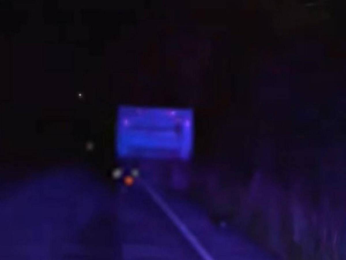 Joven muere por volqueta averiada que invadía mitad del carril en carretera al sur