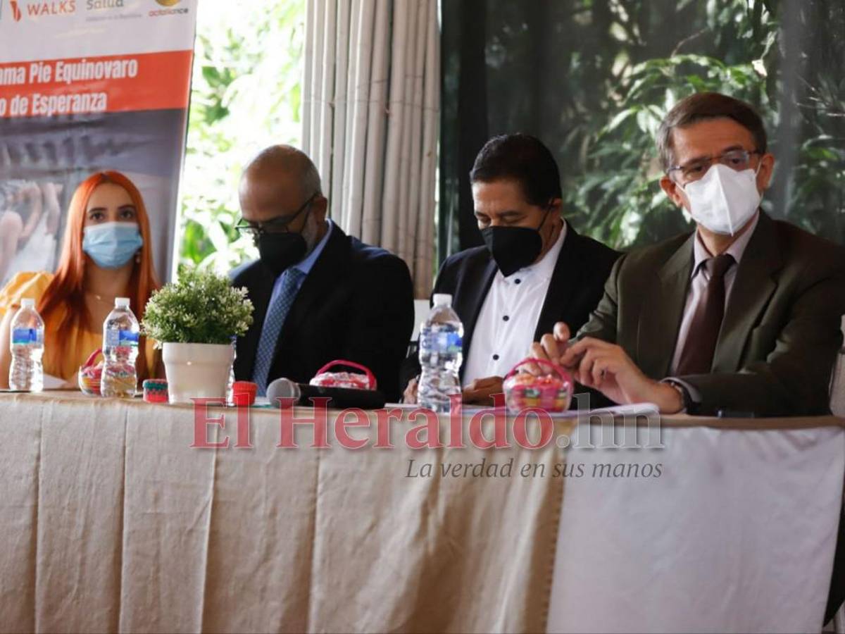 Las autoridades de Salud durante el lanzamiento del programa pie equinovaro “Camino de Esperanza”.