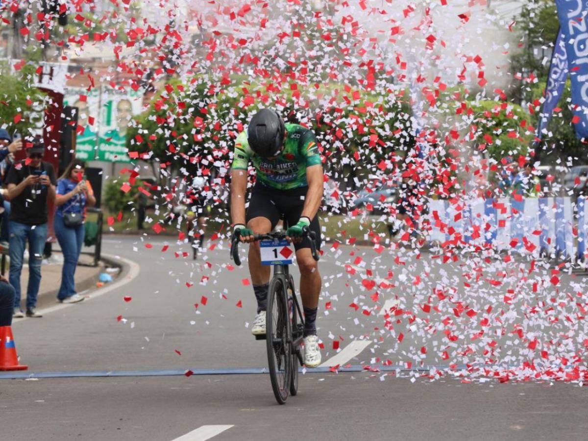 ¡Campeón! Héctor Menéndez es el ganador de la élite masculina en la Vuelta EL HERALDO 2025