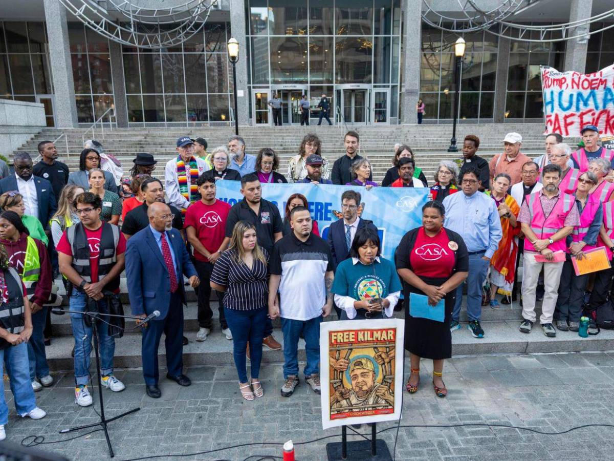 Protestan ante corte donde Kilmar Ábrego fue detenido tras audiencia