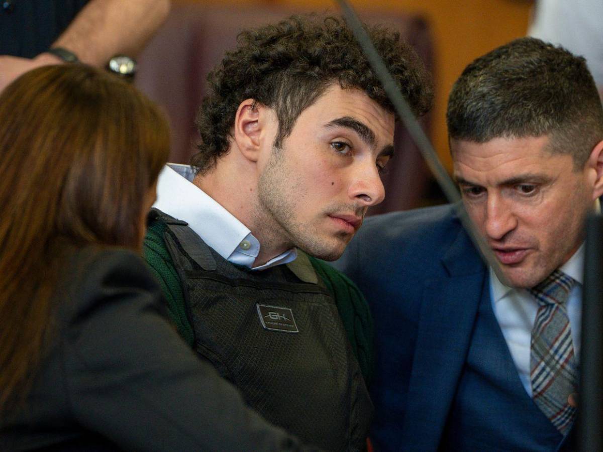 Luigi Mangione regresa al tribunal de Nueva York con chaleco antibalas