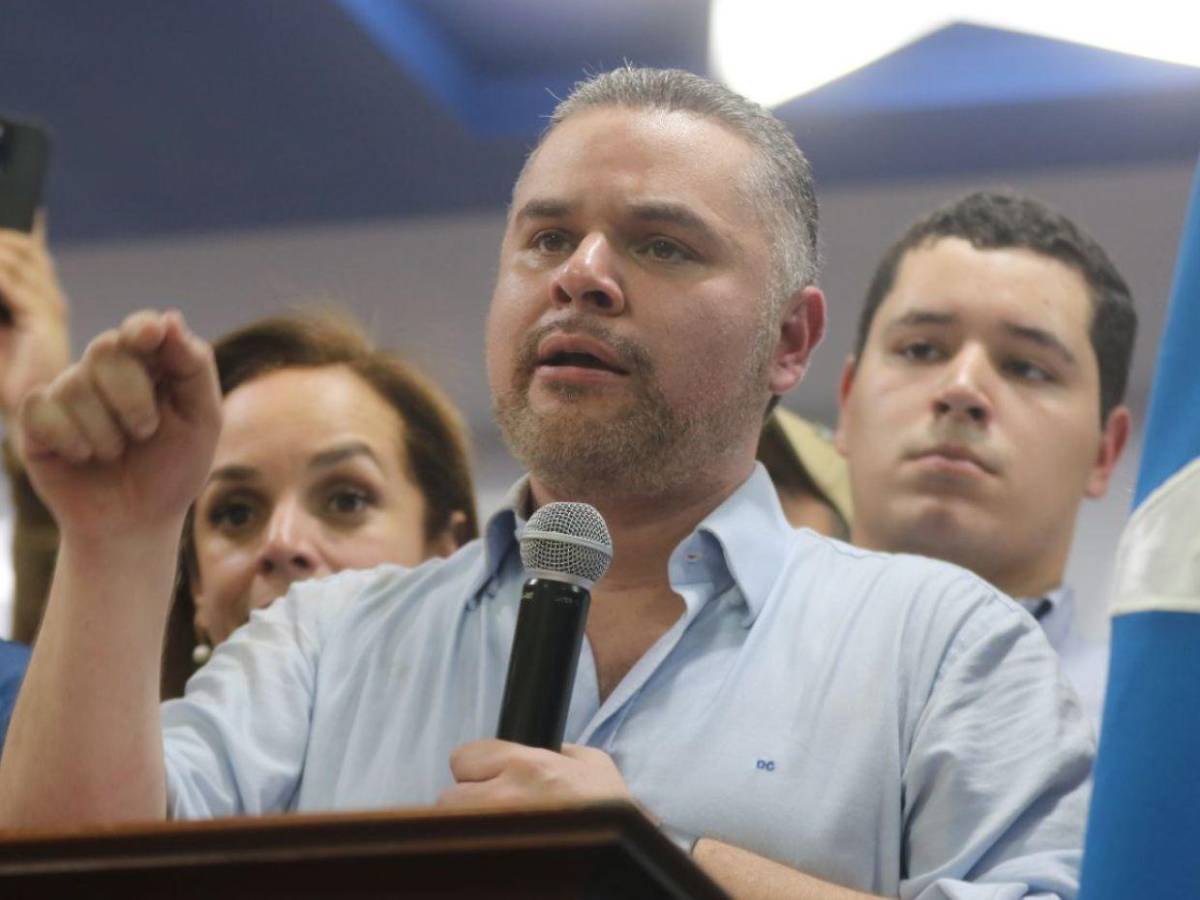 Con fotos del recuerdo, líderes nacionalistas le dicen “bienvenido a casa” a David Chávez