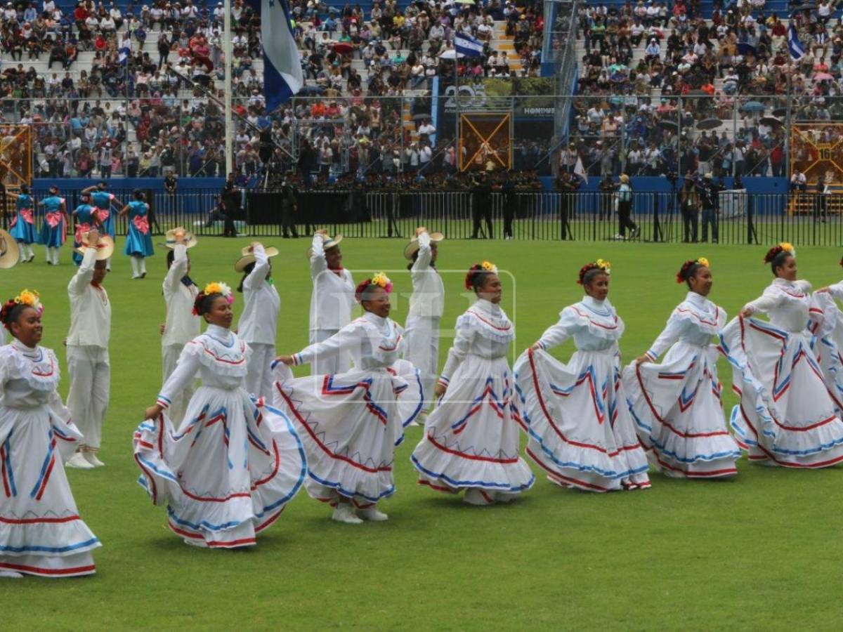 Así fue el show folclórico de Villa de las Niñas en el Estadio Nacional