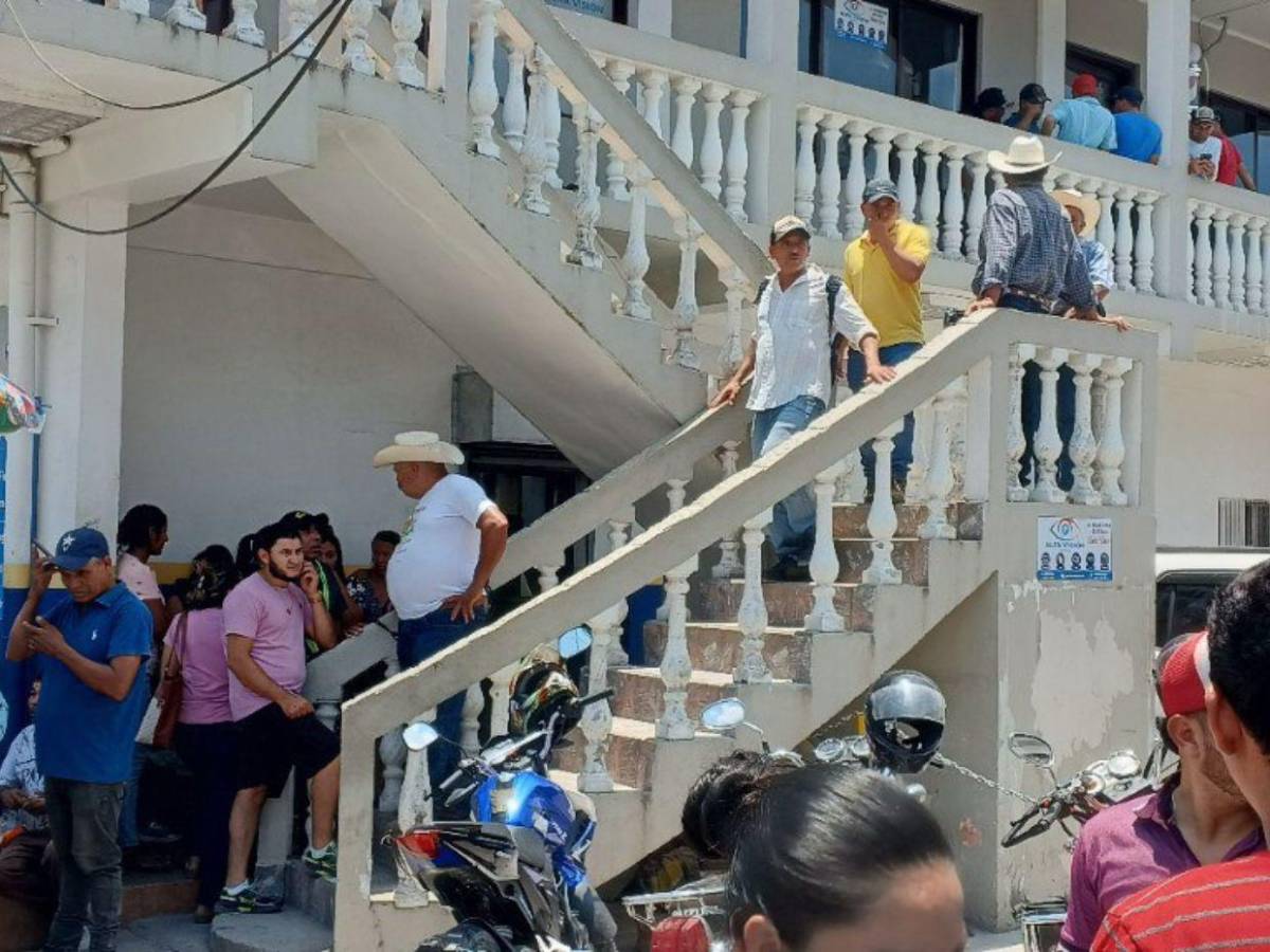 Inversionistas de Koriun en Copán pasan horas sin respuesta ni reembolso