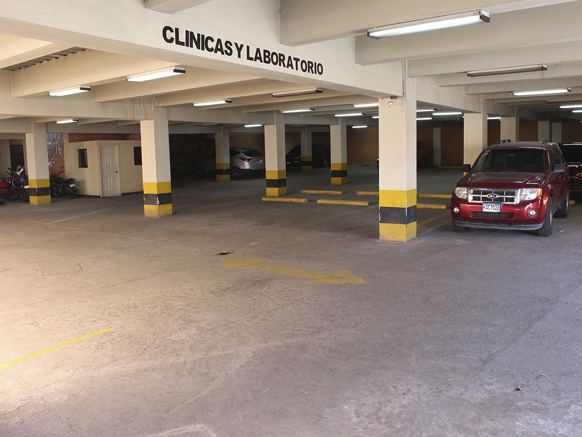 <i>En World Relief de Honduras, cuentan con un amplio estacionamiento, brindando comodidad y seguridad para todos los pacientes.</i>