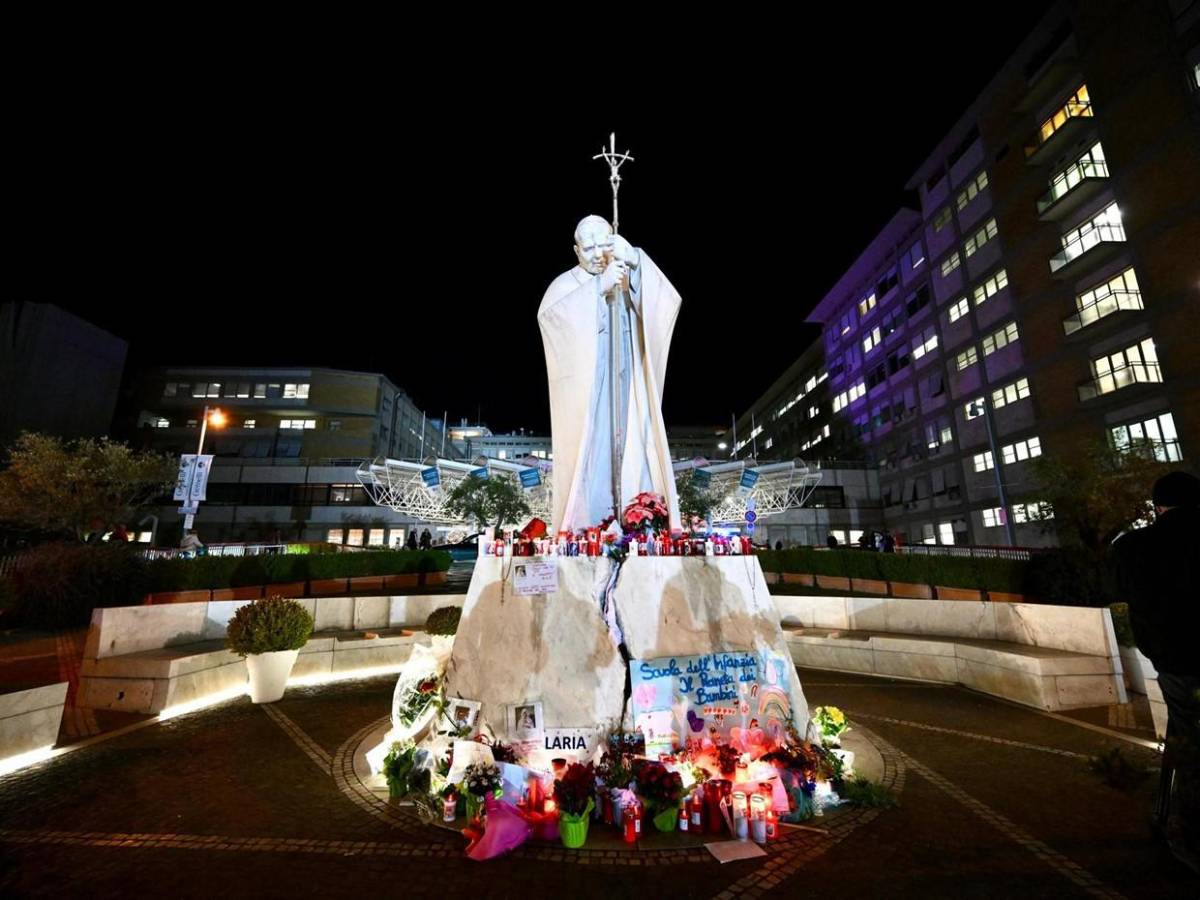 Salud del papa Francisco mantiene en constante oración  al pueblo católico