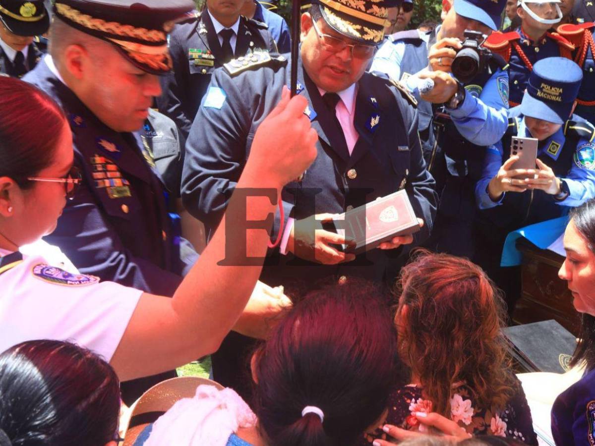 Compañeros de inspector Kevin Pérez lo despiden entre llanto y homenajes