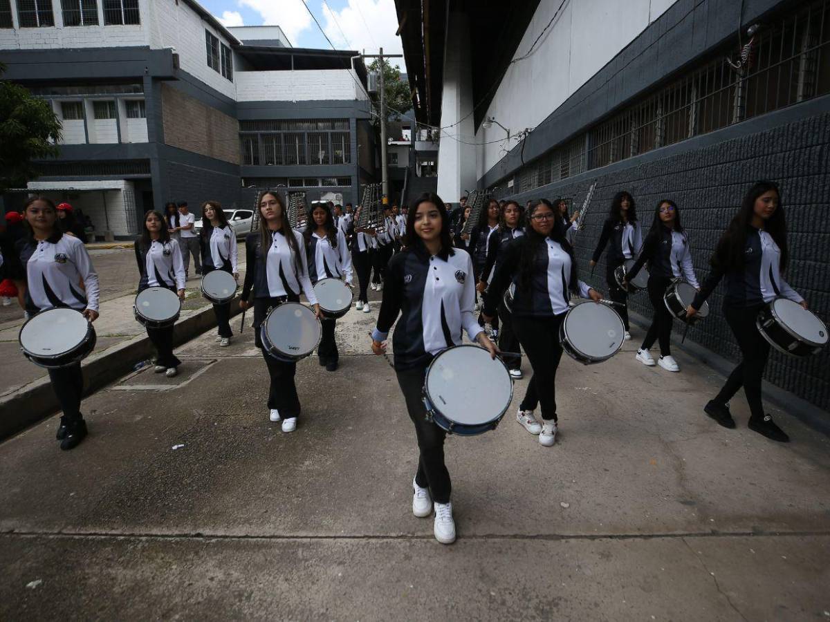 Con casi 60 integrantes, banda de guerra del ICVC dará espectacular show en desfiles