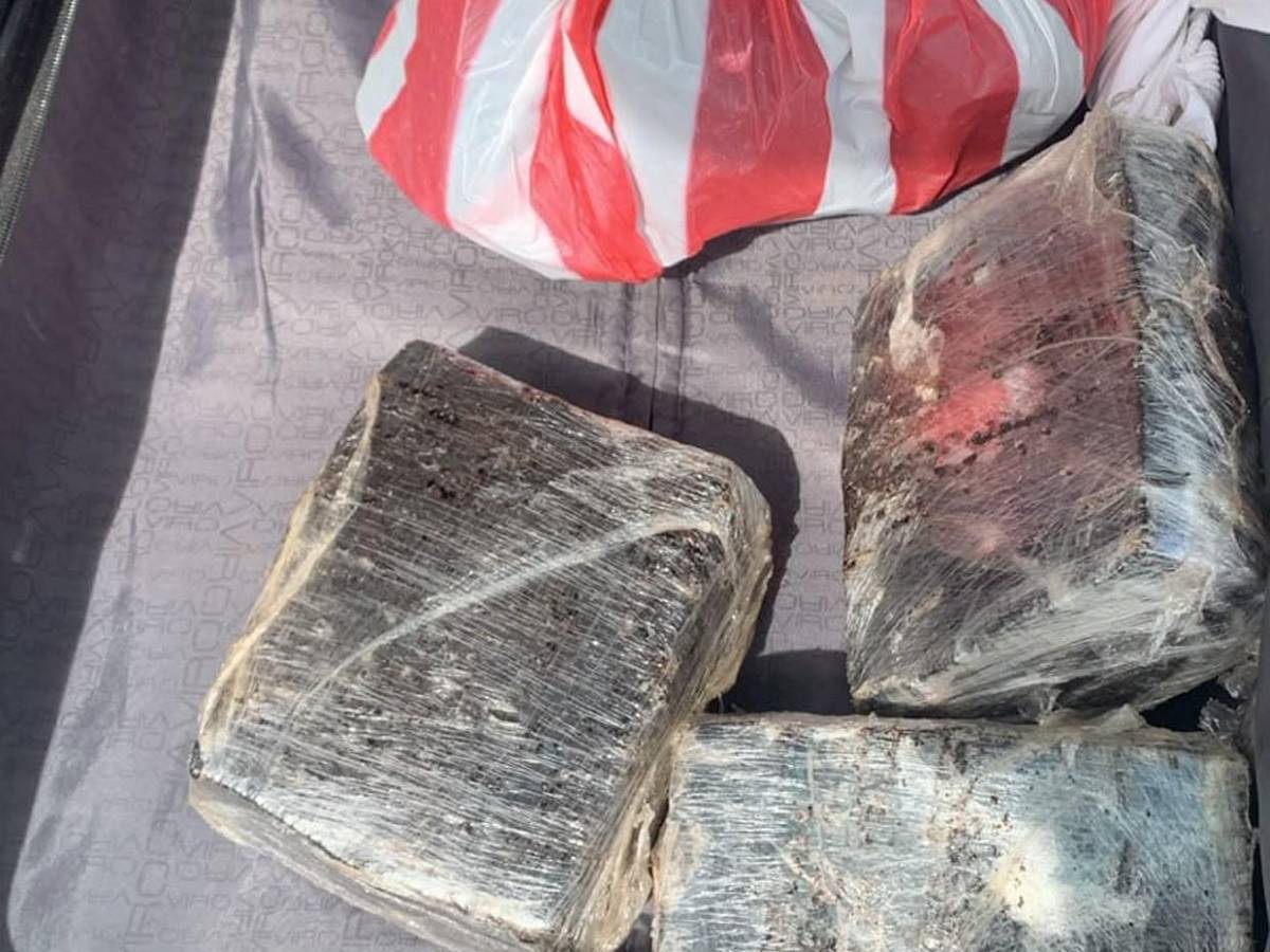 Con un millón de lempiras embalados capturan a tres hombres en muelle de cabotaje de La Ceiba