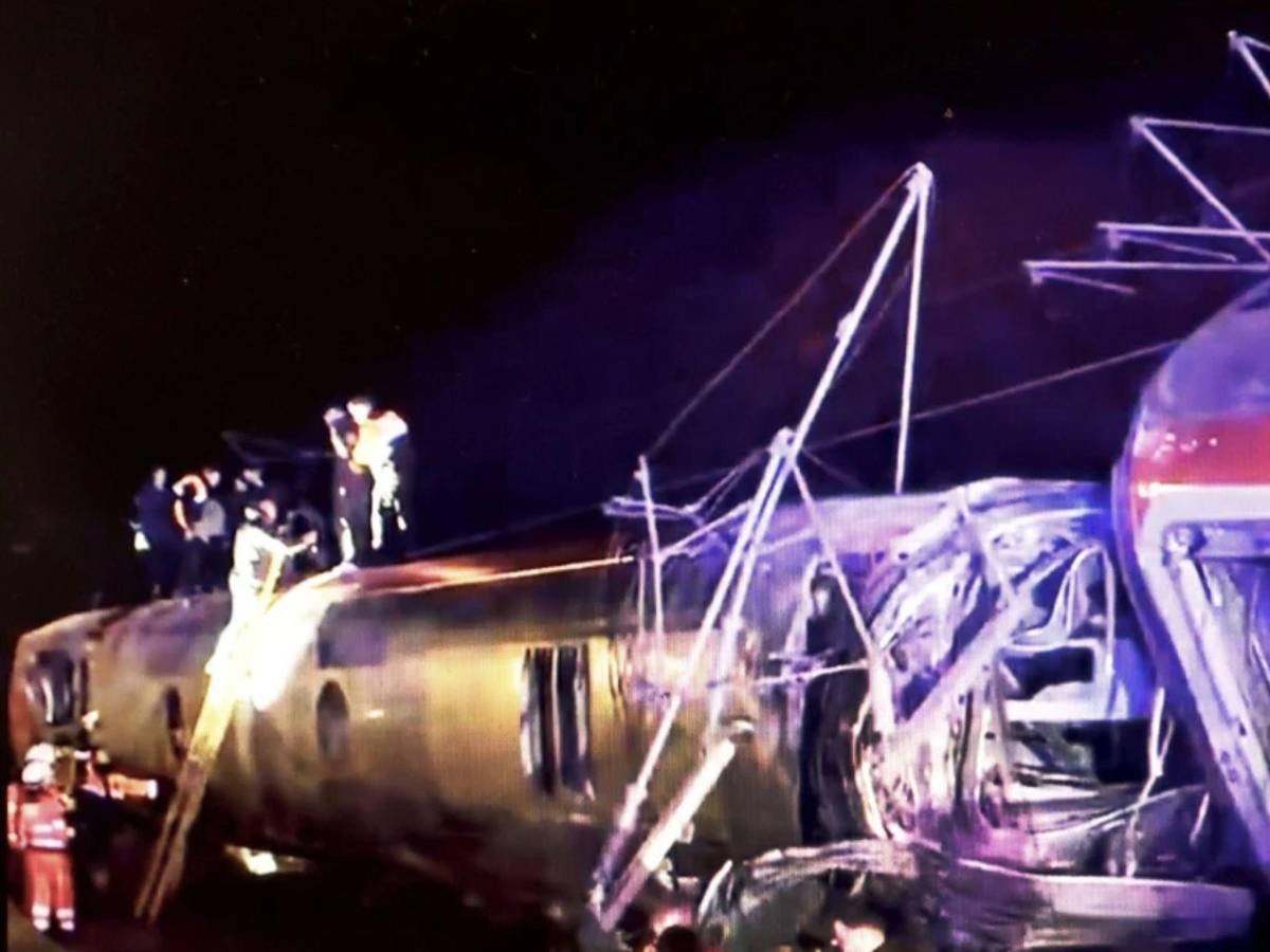 Tragedia en Córdoba: descarrilamiento de trenes deja 10 muertos y varios heridos