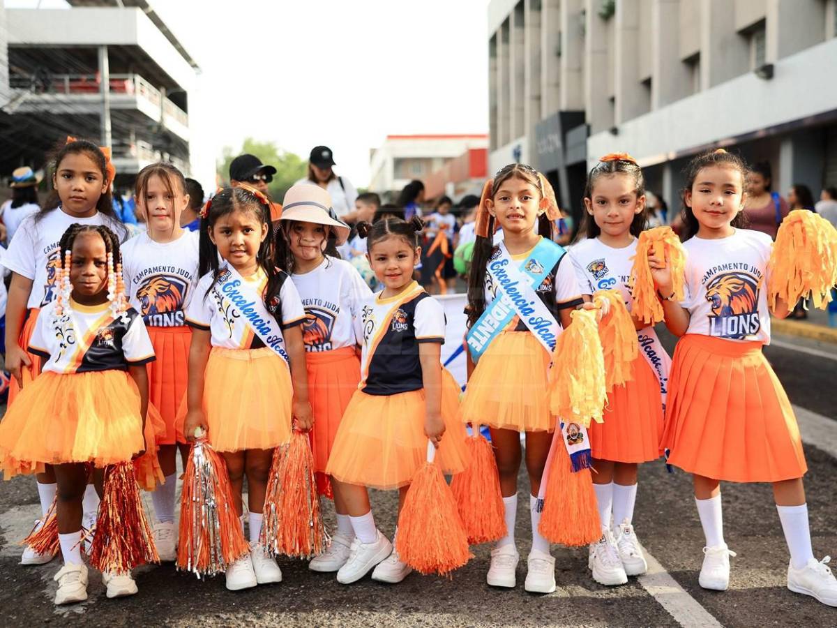 Color y fervor patrio engalanan los desfiles patrios en San Pedro Sula este lunes