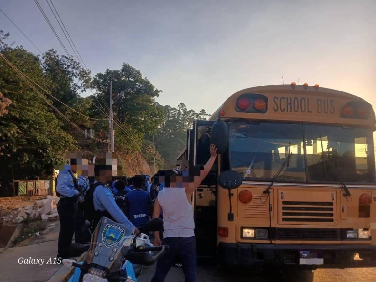 Decomisan arma de fuego en bus que transportaba a aficionados del Motagua al Nacional