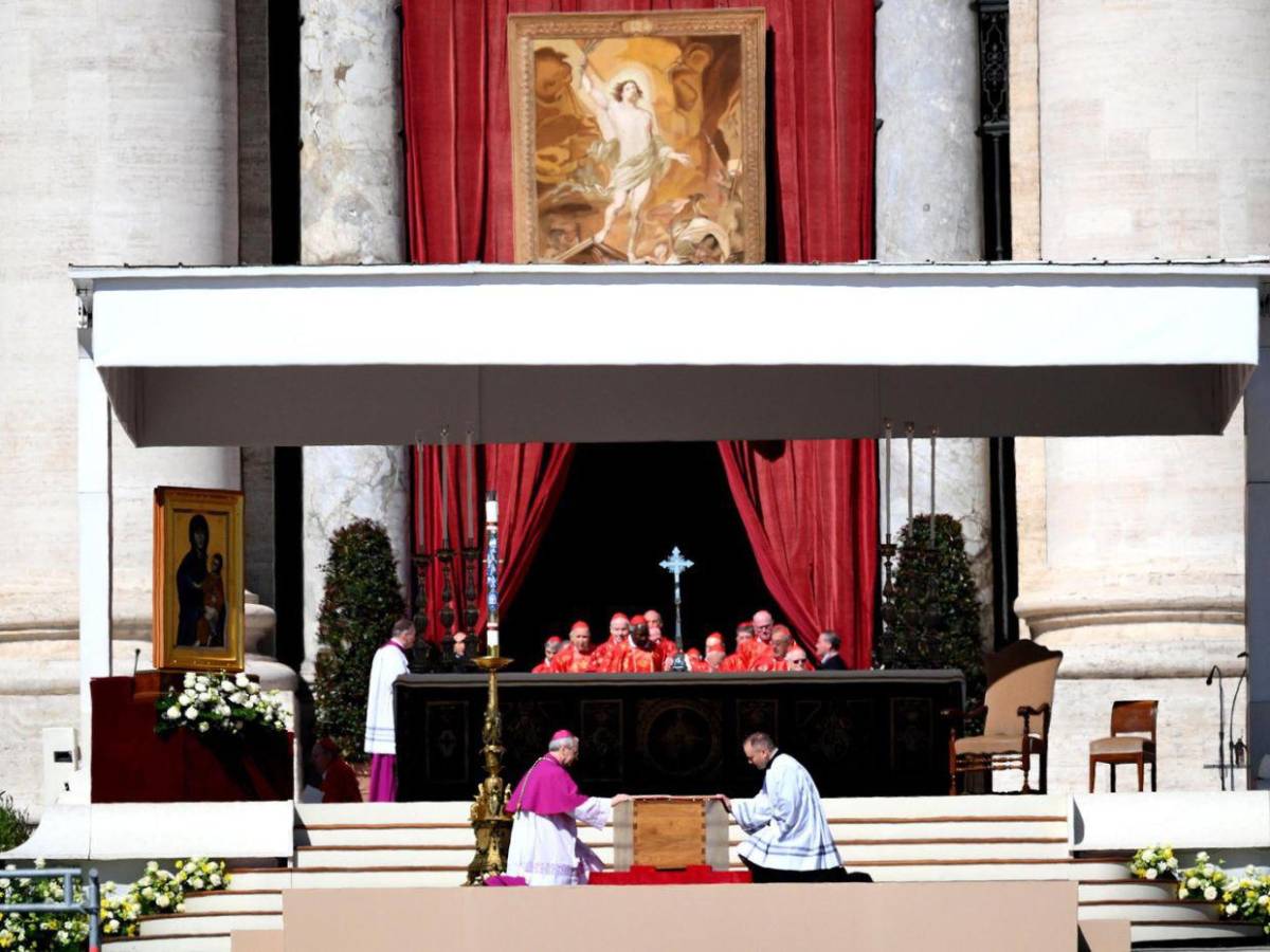 Así se vivió la misa de exequias por el papa Francisco en la Plaza de San Pedro Así se vivió la misa de exequias por el papa Francisco en la Plaza de San Pedro