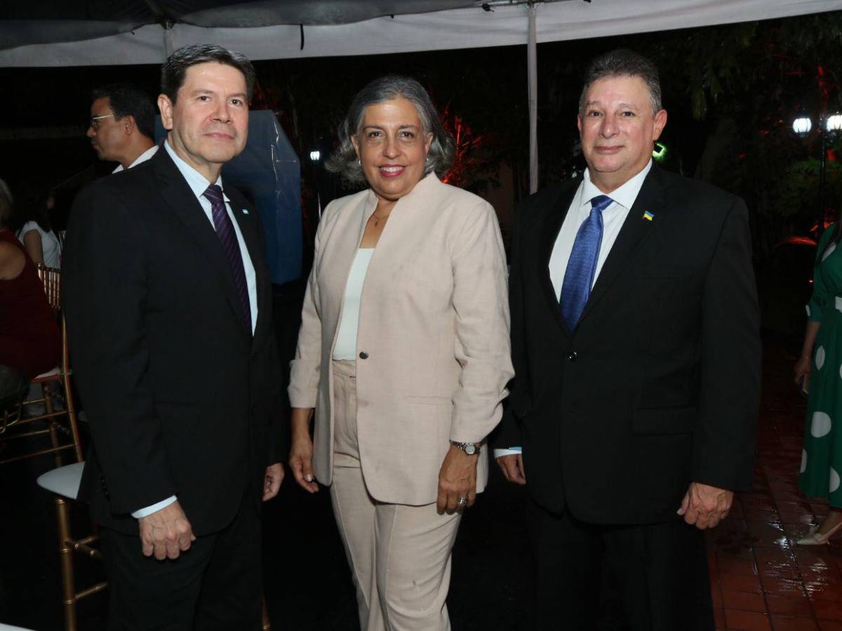 Brindan por la Fiesta Nacional de España en fina recepción en Honduras