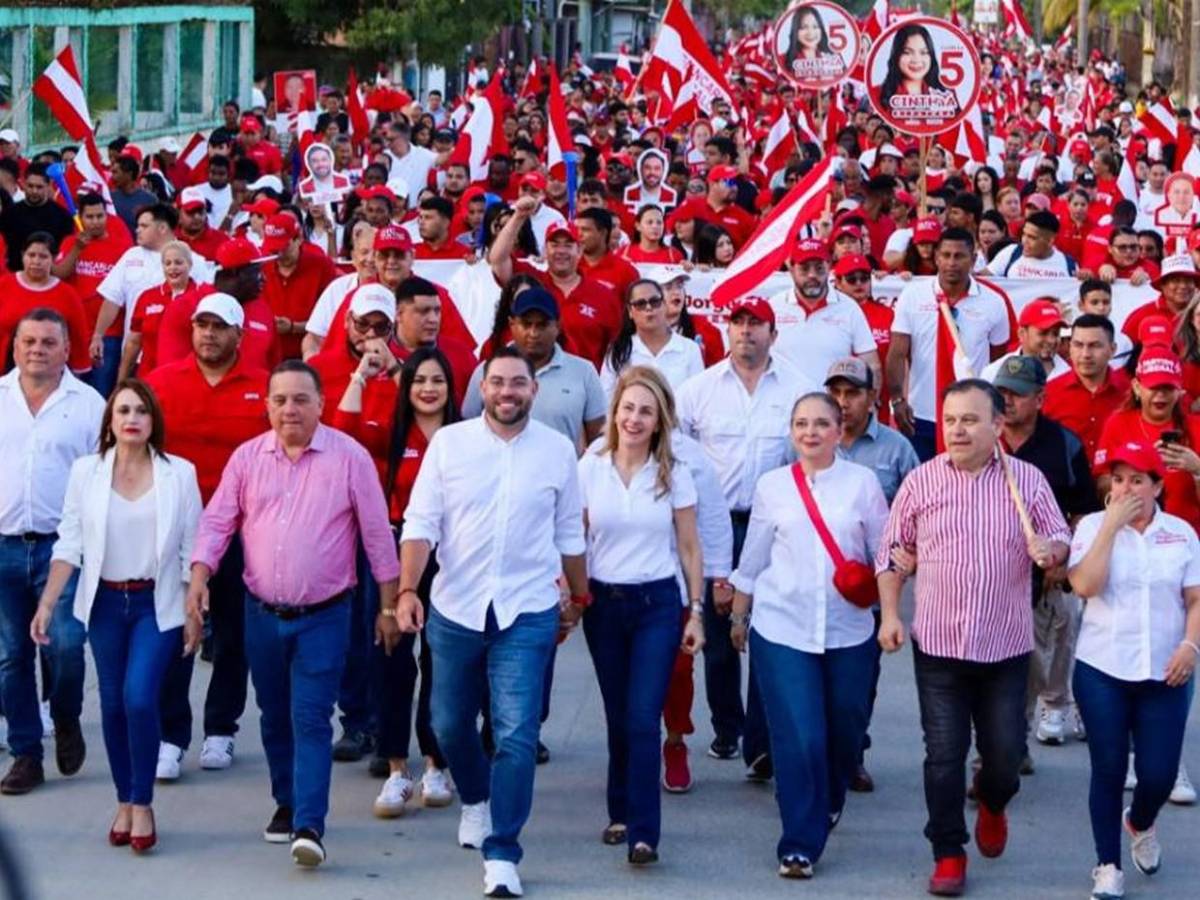 Jorge Cálix inicia su cierre de campaña recorriendo Puerto Cortés