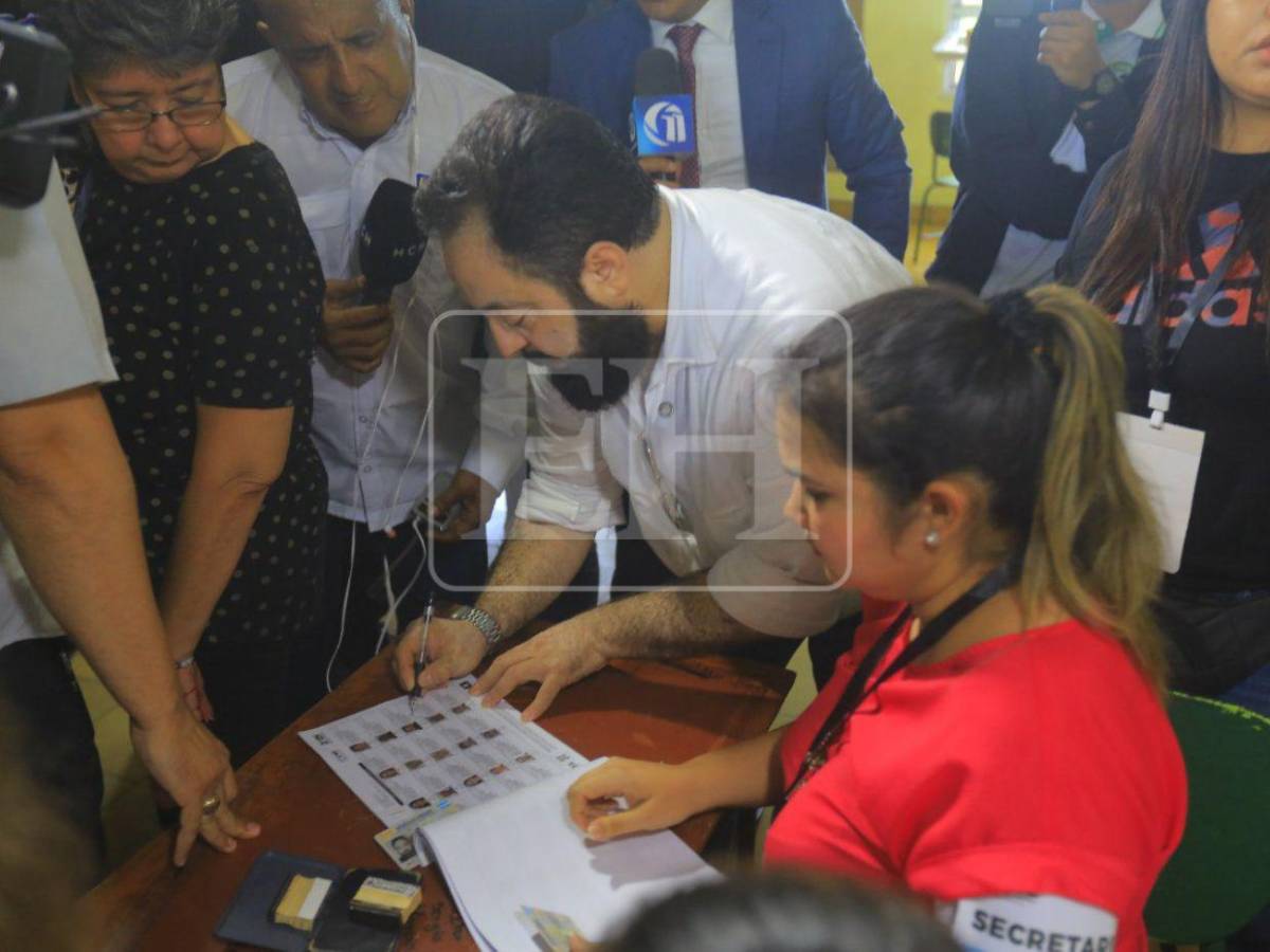 “La gente tiene derecho a hacer y decir lo que quiera”: Redondo tras abucheos en su centro de votación