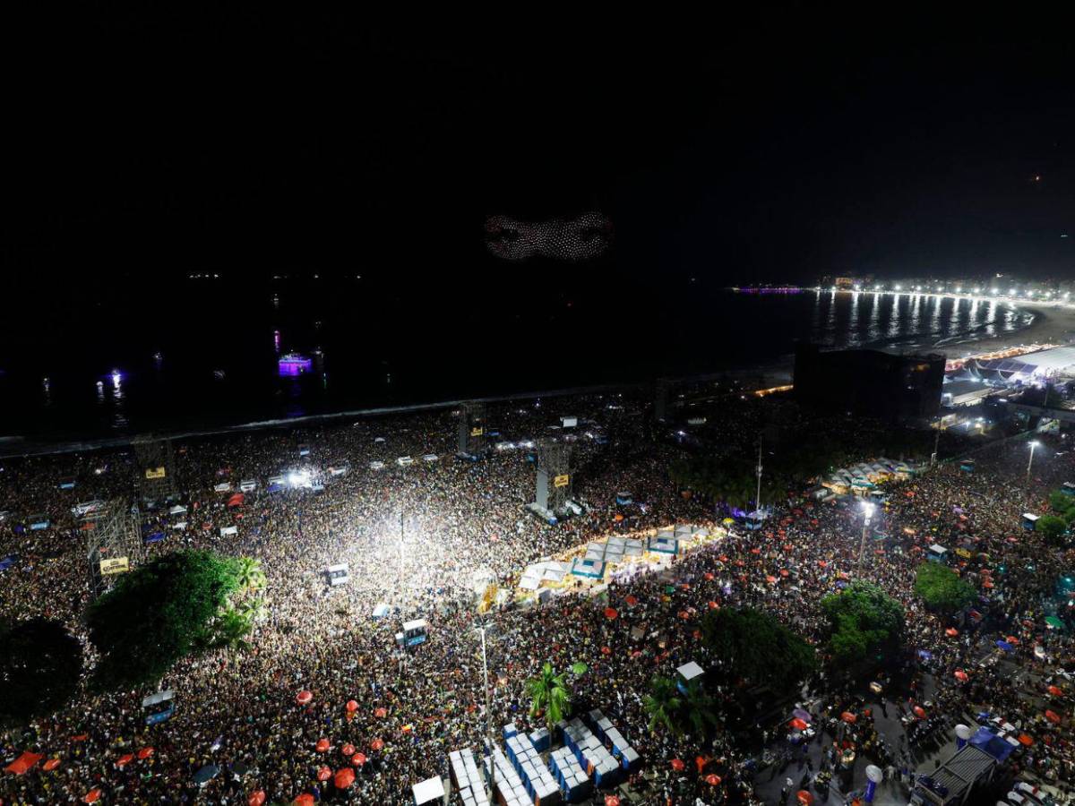 Shakira enciende Copacabana con concierto histórico ante miles de fans