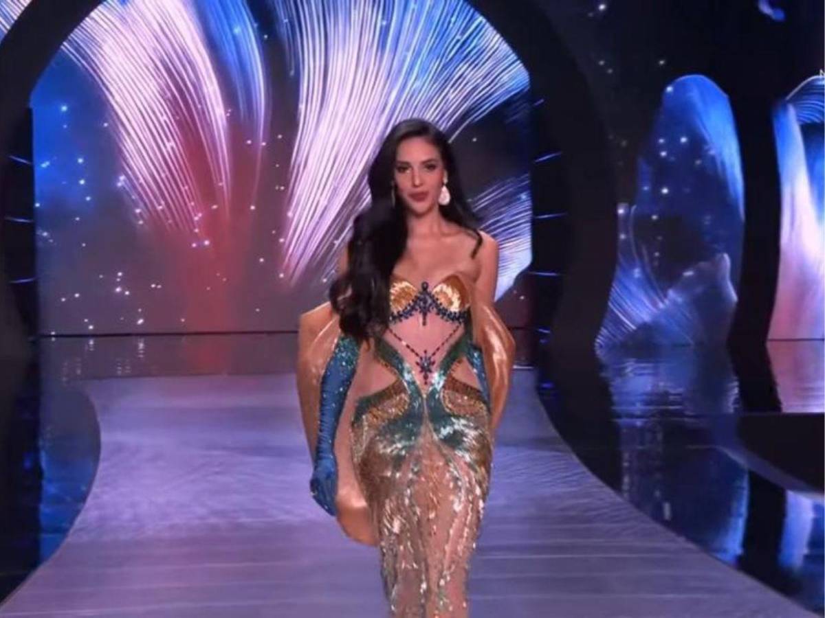 El elegante look de Alejandra Fuentes en la preliminar de Miss Universo 2025