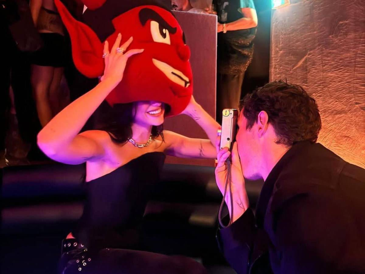 Dua Lipa confirma compromiso con Callum Turner y revela detalles de su anillo Dua Lipa confirma compromiso con Callum Turner y revela detalles de su anillo