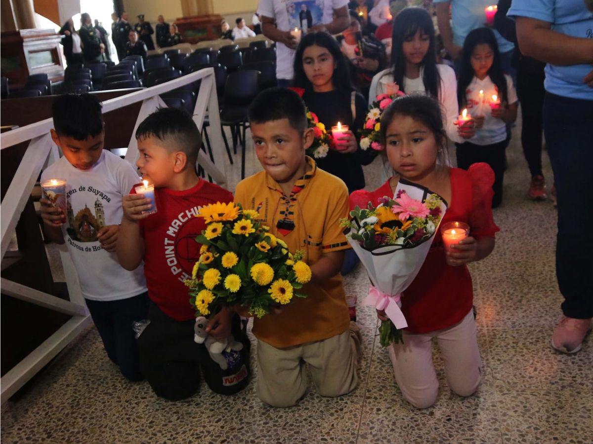 Gratitud, devoción y fe muestran peregrinos al visitar la Basílica de Suyapa Gratitud, devoción y fe muestran peregrinos al visitar la Basílica de Suyapa
