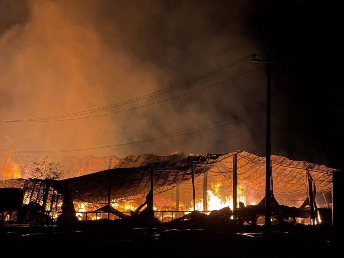 Así fue el voraz incendio que arrasó con una maquila en Cofradía, Cortés