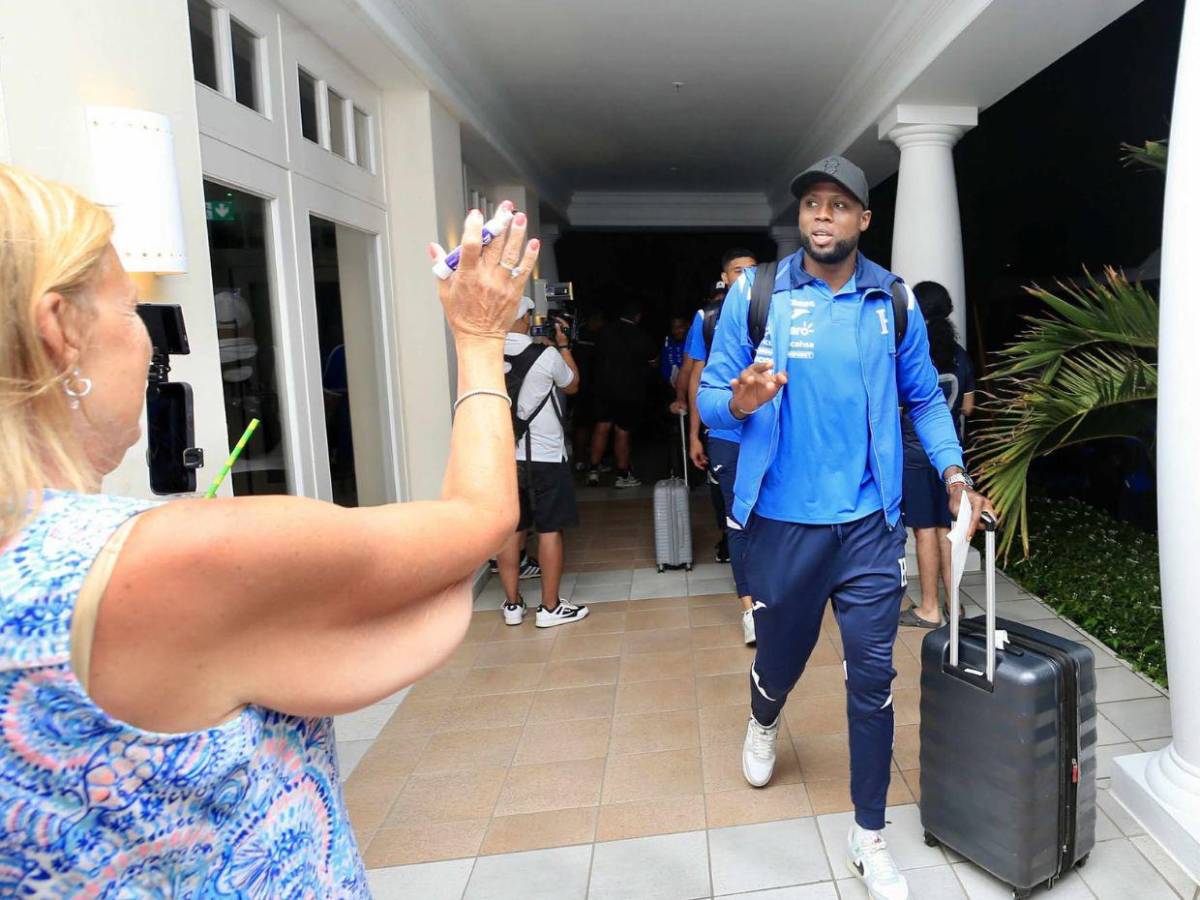 Luis Palma llega a Curazao y ciudadana estadounidense le hizo petición... ¡Su esposo lo aplaudió!