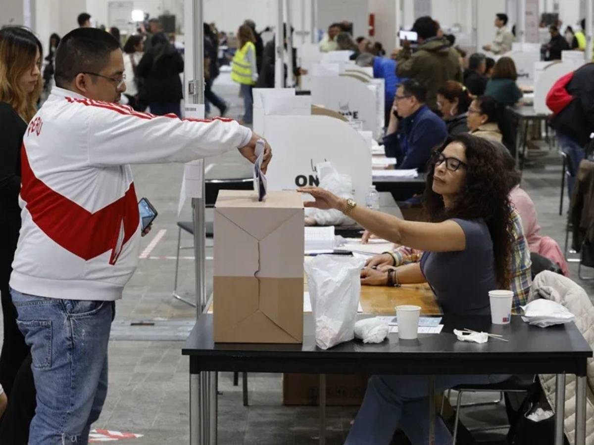 Caos electoral en Perú: denuncias de fraude y votos extraviados