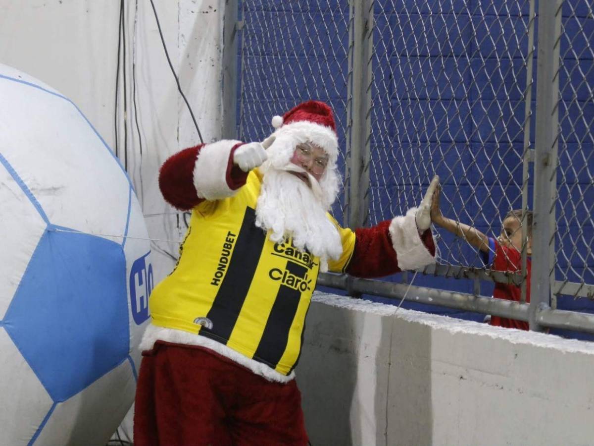 Clásico en el Morazán: Afición, jugadores, directivos y un invitado especial