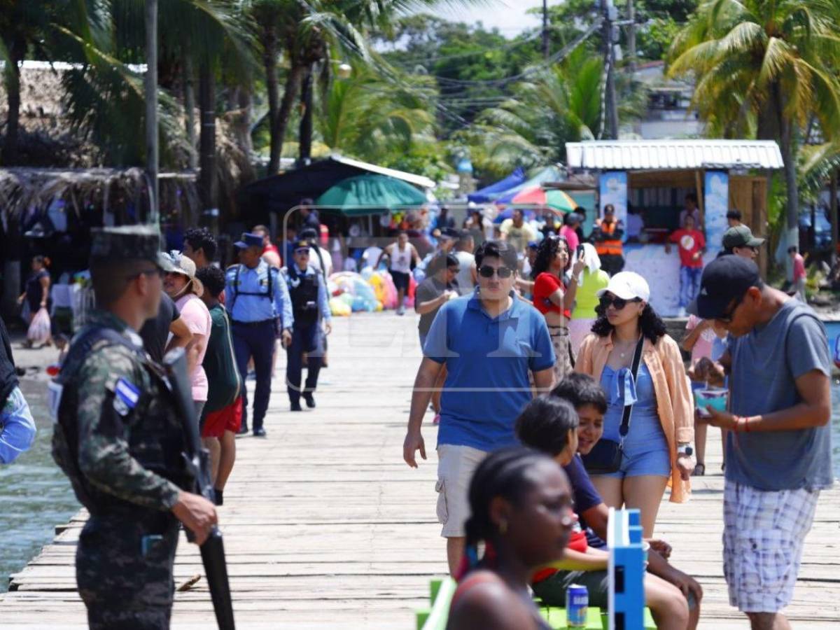 Playas de Omoa se llenan de turistas en plena Semana Santa 2026