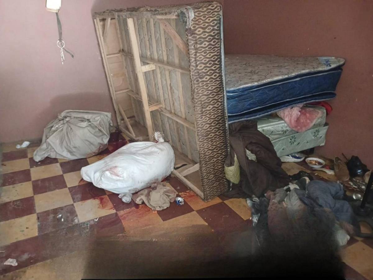 Con dos cuerpos encostalados bajo la cama, caen tres jóvenes en cuartería de Siguatepeque