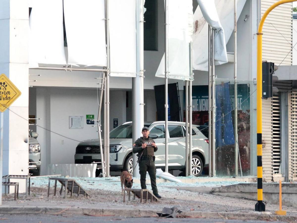 Destrozos y once heridos tras explosión de coche bomba en Cúcuta, Colombia