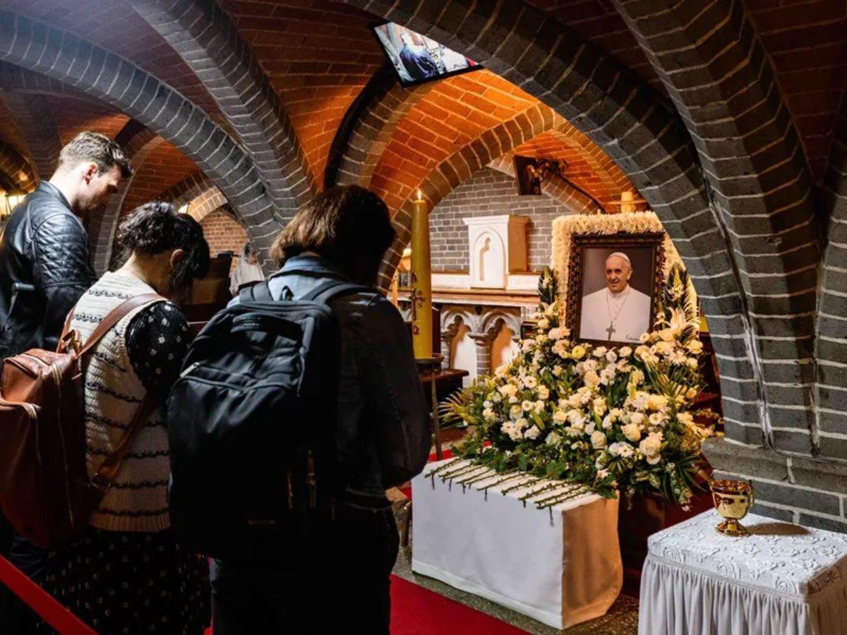 Él nos acogió con el corazón: los más desfavorecidos también lloran partida del papa Francisco Él nos acogió con el corazón: los más desfavorecidos también lloran partida del papa Francisco