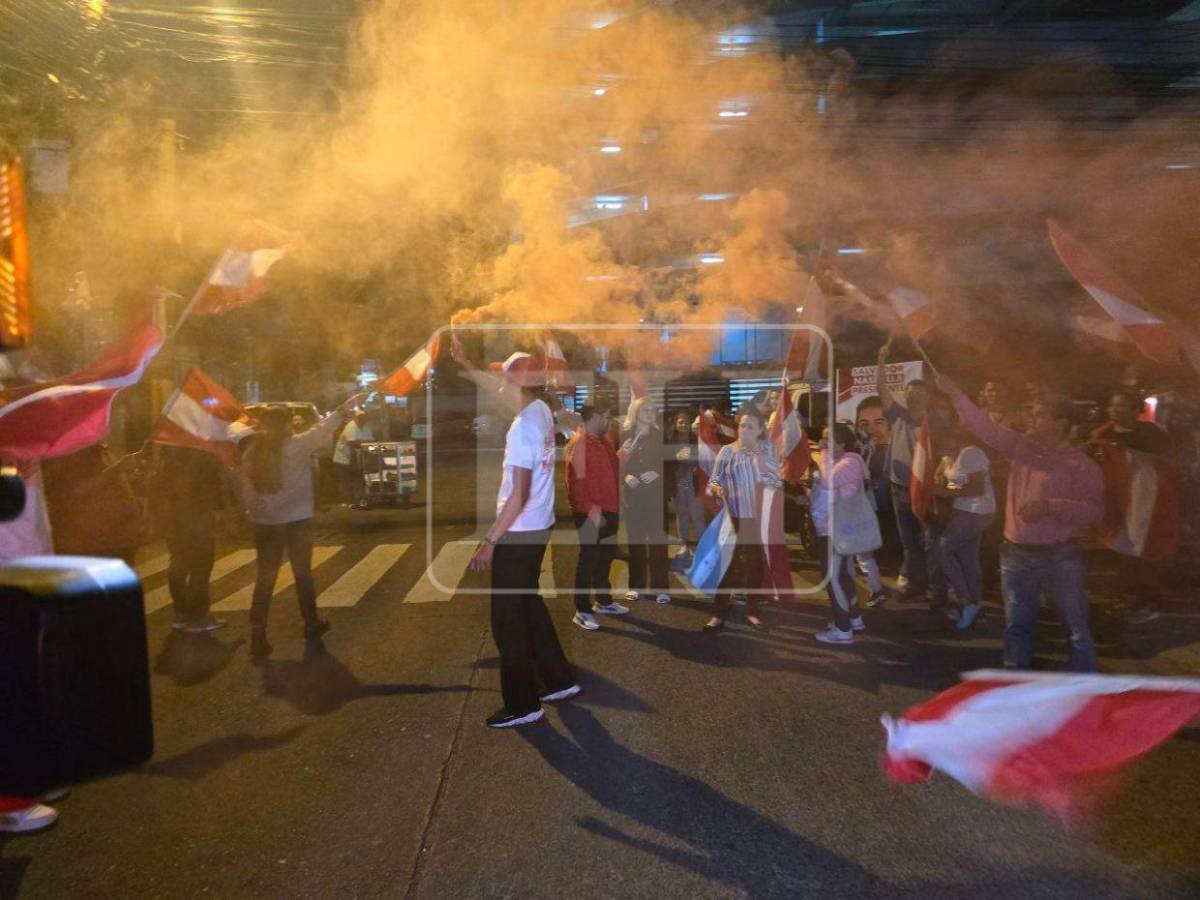 Con jornada de oración y antorchas, liberales exigen transparencia en conteo de votos