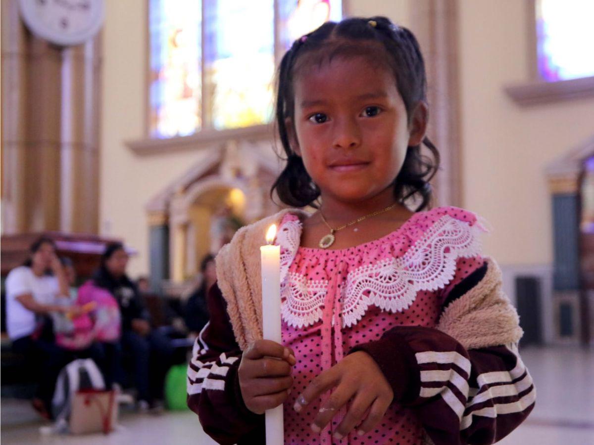 Gratitud, devoción y fe muestran peregrinos al visitar la Basílica de Suyapa Gratitud, devoción y fe muestran peregrinos al visitar la Basílica de Suyapa