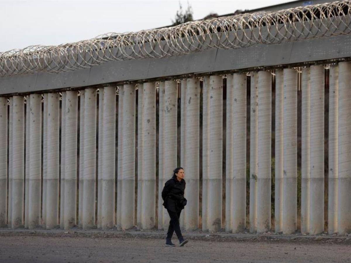 ¿En qué consiste la política de “deportaciones rápidas” de Trump?